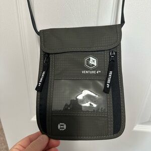 Venture 4th RFID Travel pouch